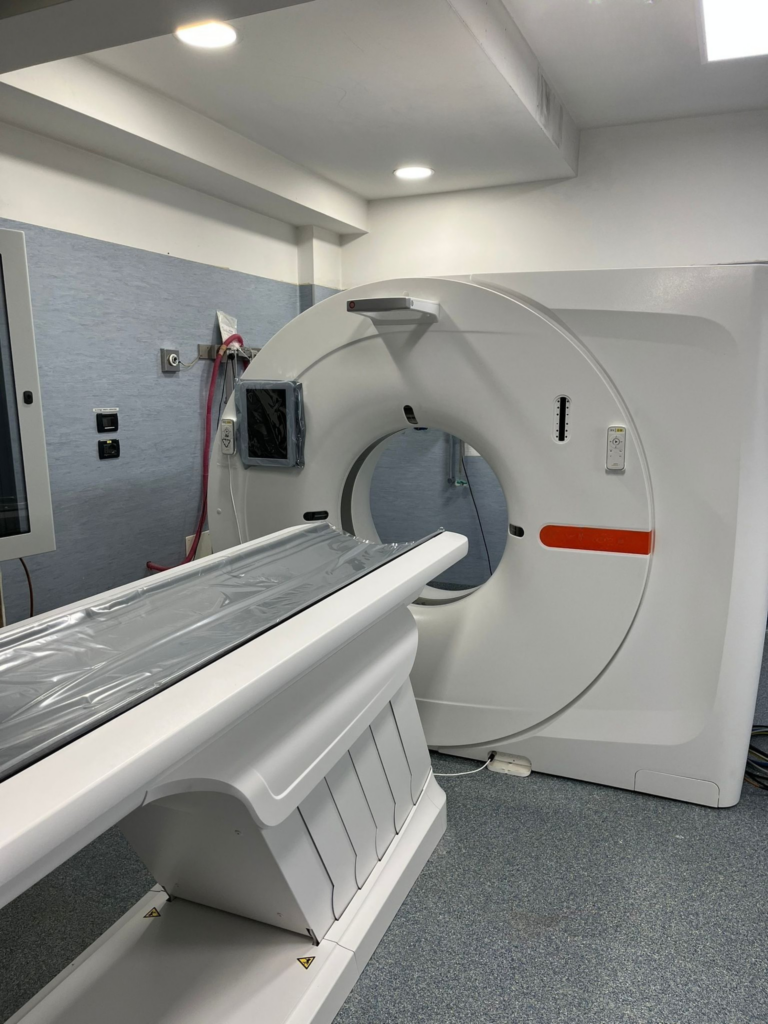 Sala diagnostica per immagini dell'Ospedale Veterinario Santa Lucia a Verona, dotata di macchinario TAC veterinaria.